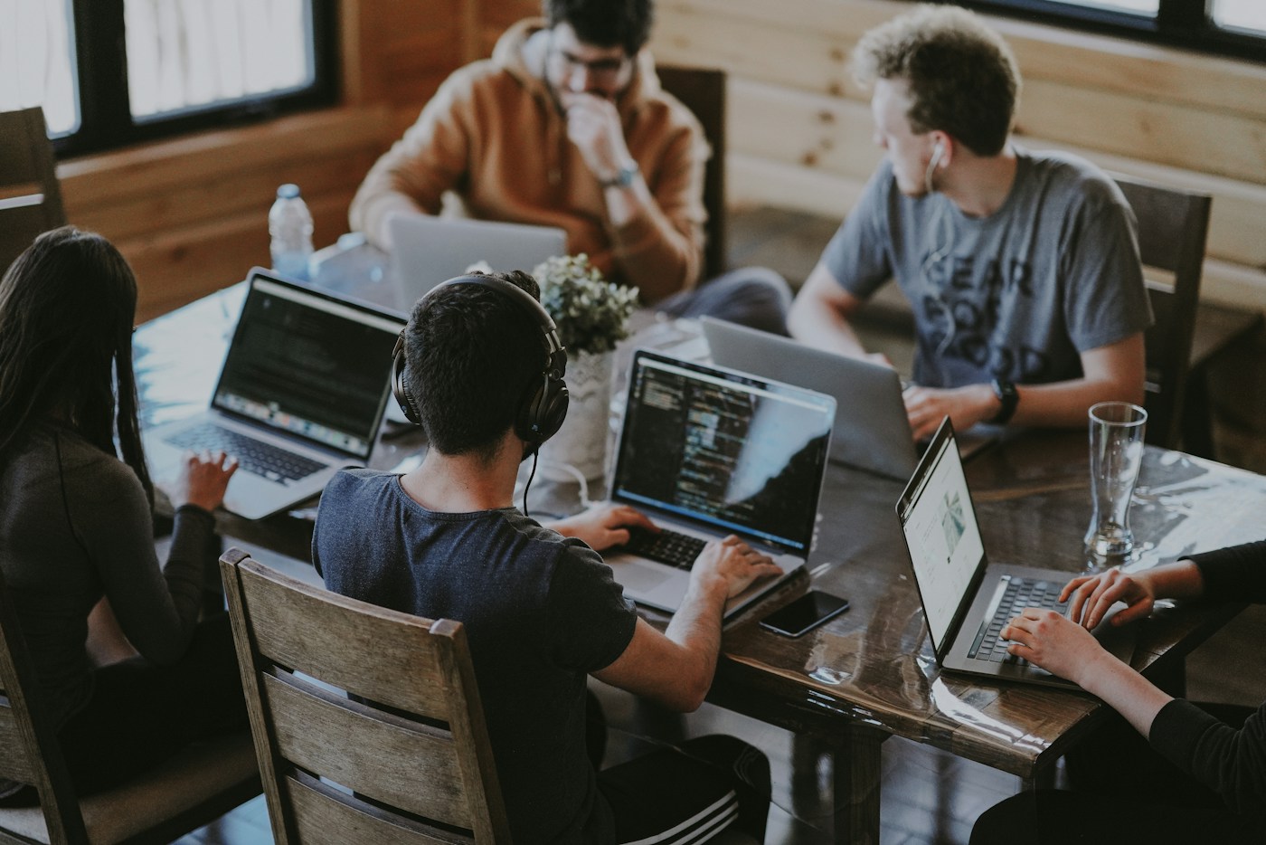 Illustrative stock photograph of people collaborating, not the MeetX team